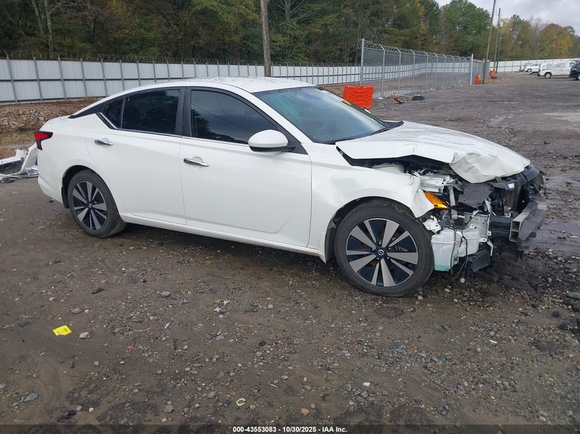 NISSAN ALTIMA SV FWD