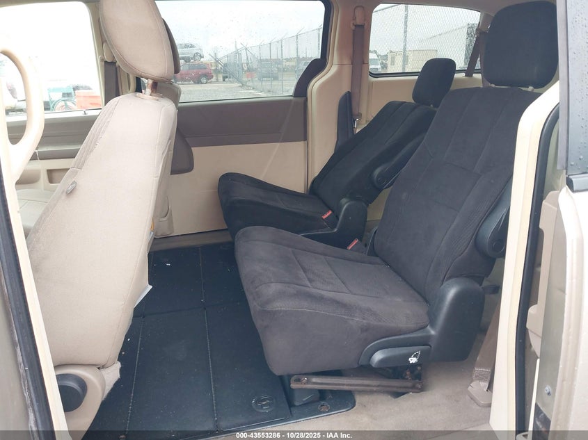 2008 Chrysler Town & Country Lx VIN: 2A8HR44H28R148113 Lot: 43553286