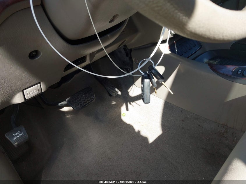 2005 Toyota Sequoia Sr5 V8 VIN: 5TDZT34A55S261017 Lot: 43554310