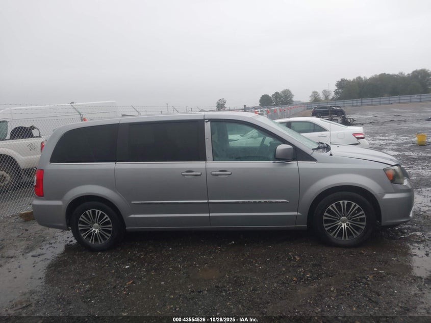 2014 Chrysler Town & Country S VIN: 2C4RC1HG2ER203927 Lot: 43554526