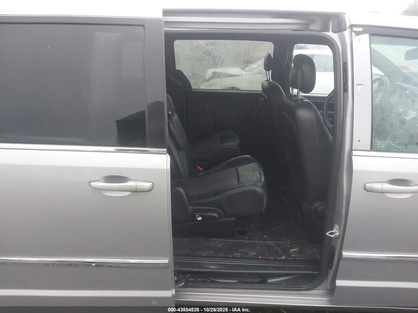 2014 Chrysler Town & Country S VIN: 2C4RC1HG2ER203927 Lot: 43554526