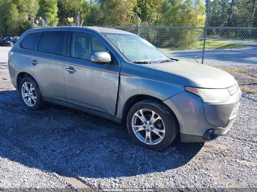 MITSUBISHI OUTLANDER SE
