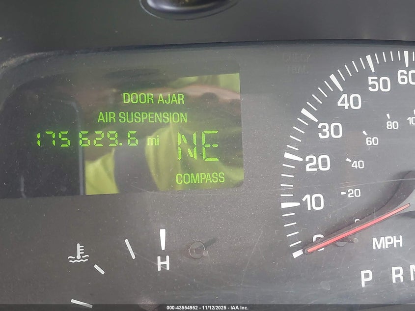 2000 Lincoln Town Car Cartier VIN: 1LNHM83W0YY856901 Lot: 43554952