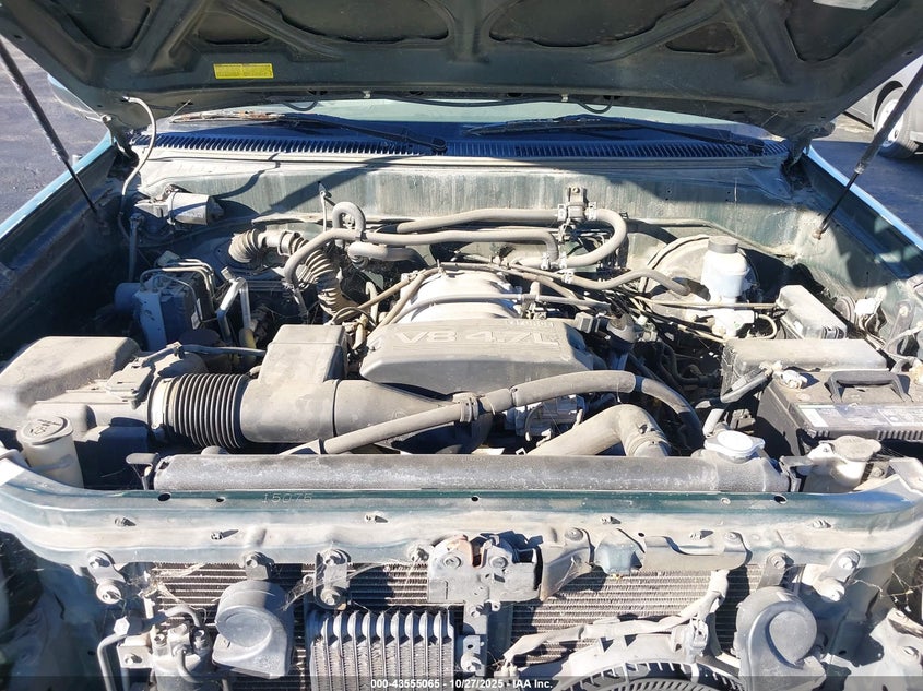 2002 Toyota Sequoia Sr5 V8 VIN: 5TDZT34A82S070865 Lot: 43555065