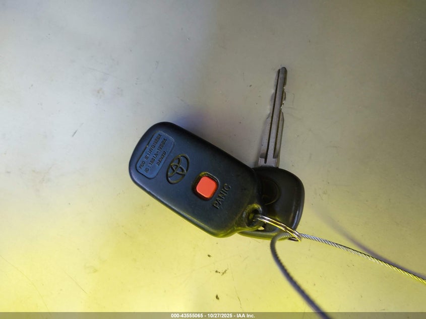 2002 Toyota Sequoia Sr5 V8 VIN: 5TDZT34A82S070865 Lot: 43555065