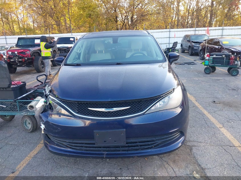 2017 Chrysler Pacifica Lx VIN: 2C4RC1CGXHR513707 Lot: 43555220