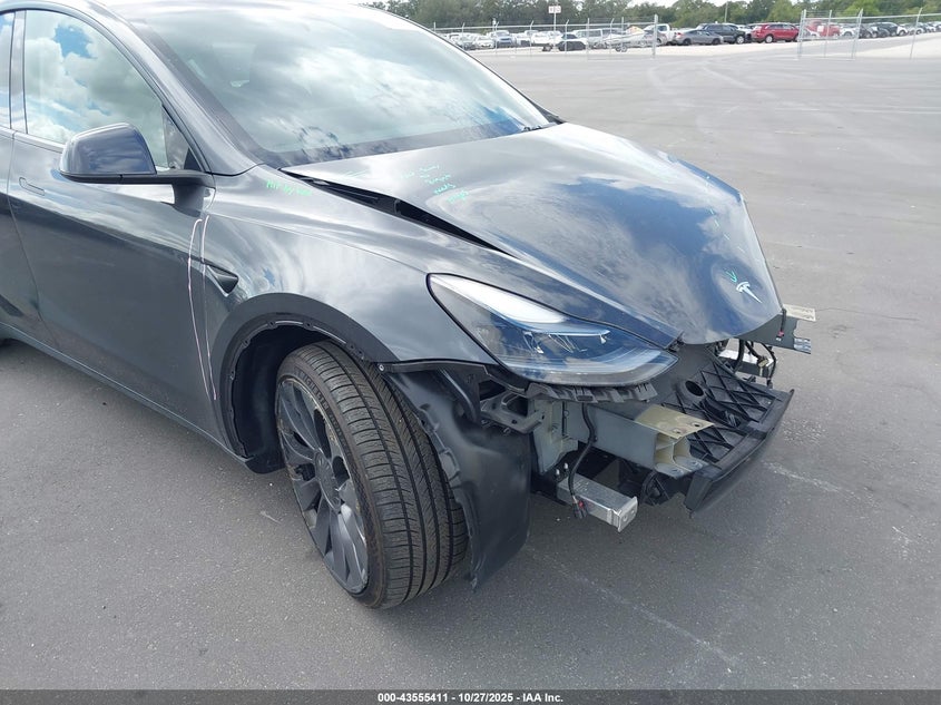 2024 Tesla Model Y Performance Dual Motor All-Wheel Drive VIN: 7SAYGDEF0RF037408 Lot: 43555411