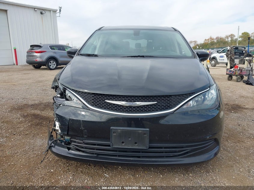 2017 Chrysler Pacifica Touring VIN: 2C4RC1DG6HR531992 Lot: 43555613