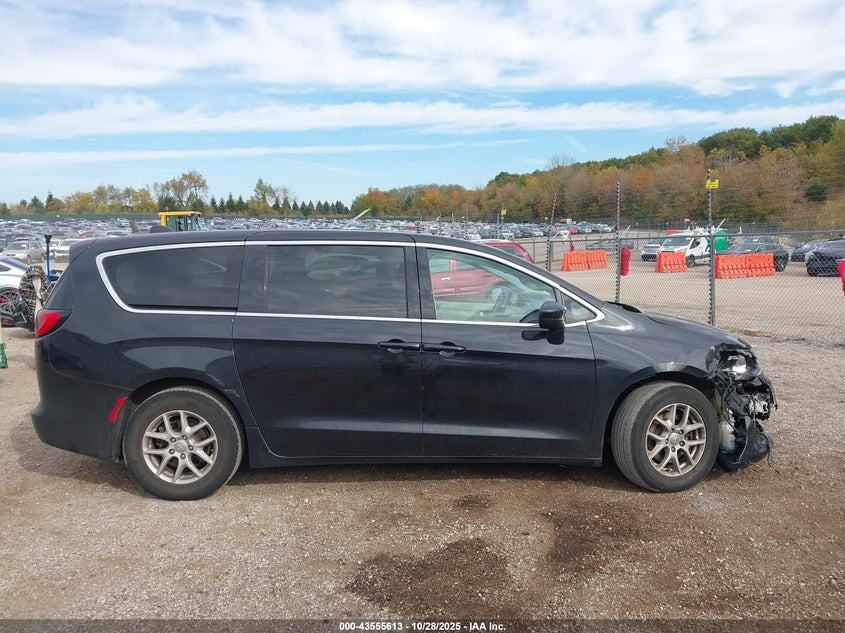 2017 Chrysler Pacifica Touring VIN: 2C4RC1DG6HR531992 Lot: 43555613