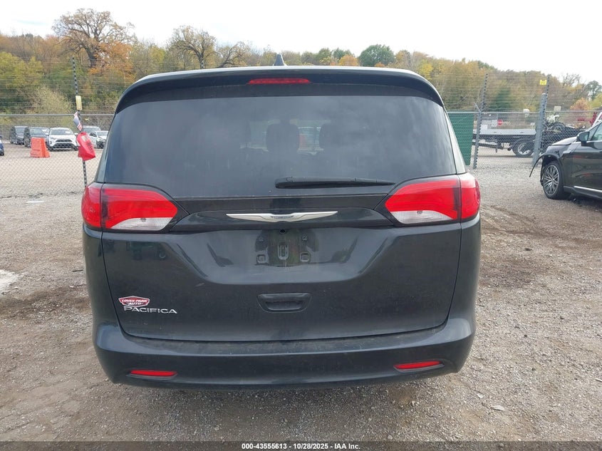 2017 Chrysler Pacifica Touring VIN: 2C4RC1DG6HR531992 Lot: 43555613