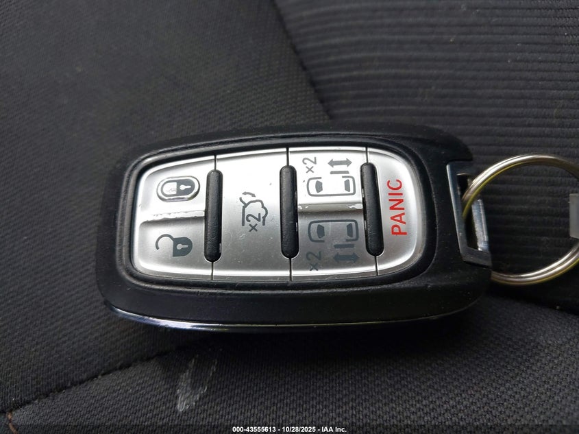 2017 Chrysler Pacifica Touring VIN: 2C4RC1DG6HR531992 Lot: 43555613