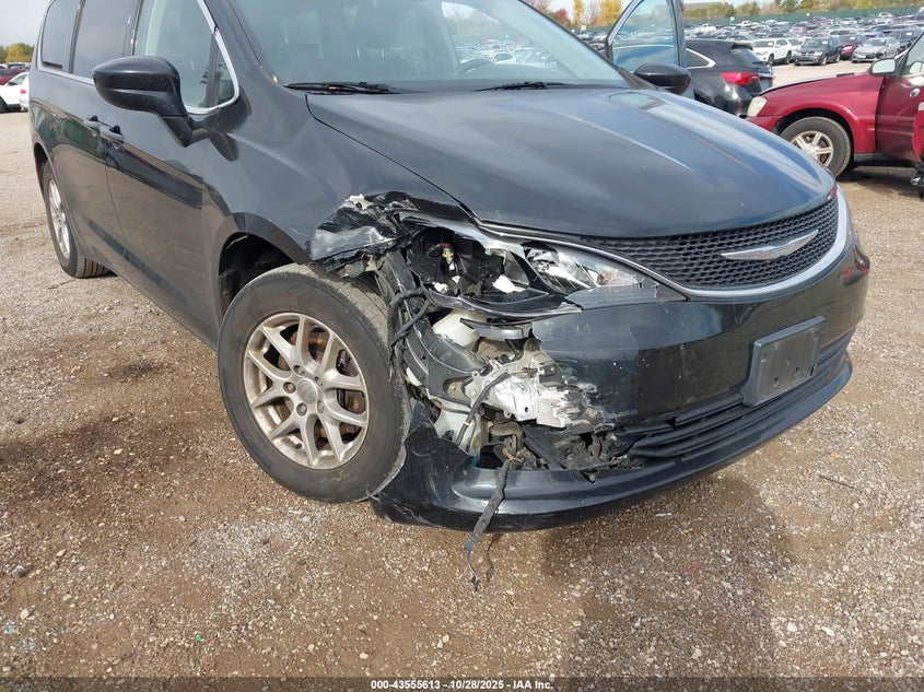 2017 Chrysler Pacifica Touring VIN: 2C4RC1DG6HR531992 Lot: 43555613