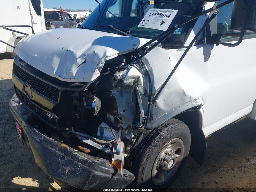 2007 Chevrolet Express Cutaway Work Van VIN: 1GBHG31V271248222 Lot: 43555664