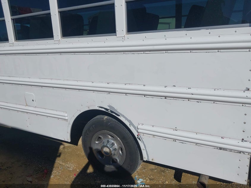 2007 Chevrolet Express Cutaway Work Van VIN: 1GBHG31V271248222 Lot: 43555664