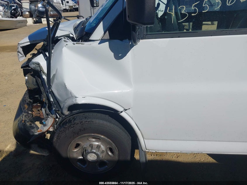 2007 Chevrolet Express Cutaway Work Van VIN: 1GBHG31V271248222 Lot: 43555664