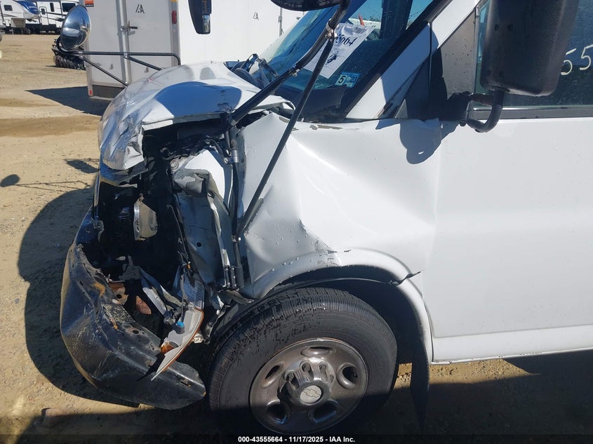 2007 Chevrolet Express Cutaway Work Van VIN: 1GBHG31V271248222 Lot: 43555664