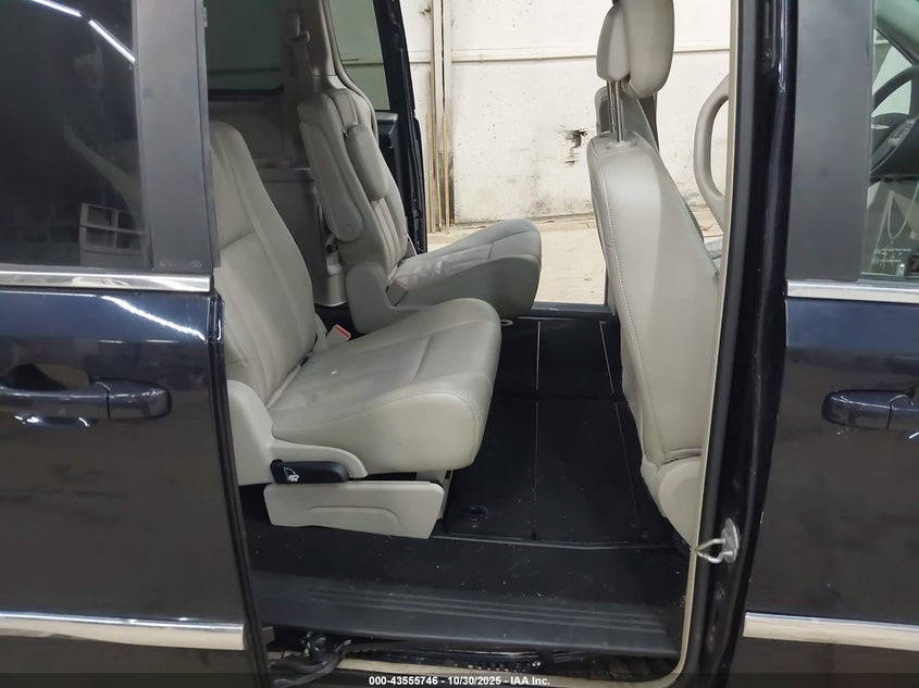 2011 Chrysler Town & Country Touring-L VIN: 2A4RR8DG3BR630715 Lot: 43555746