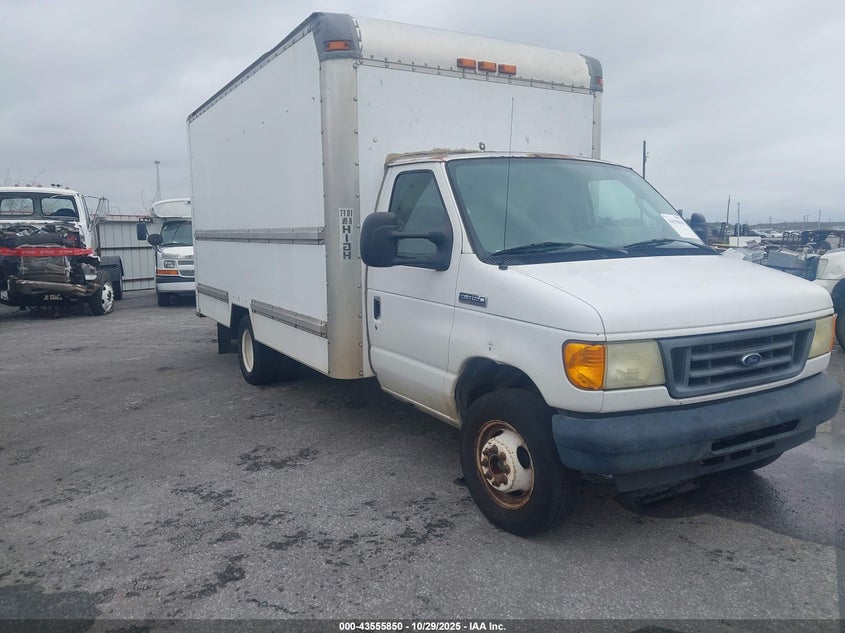 2006 Ford E-350 Cutaway white other gasoline 1FDSE35L36HB21982 photo #1