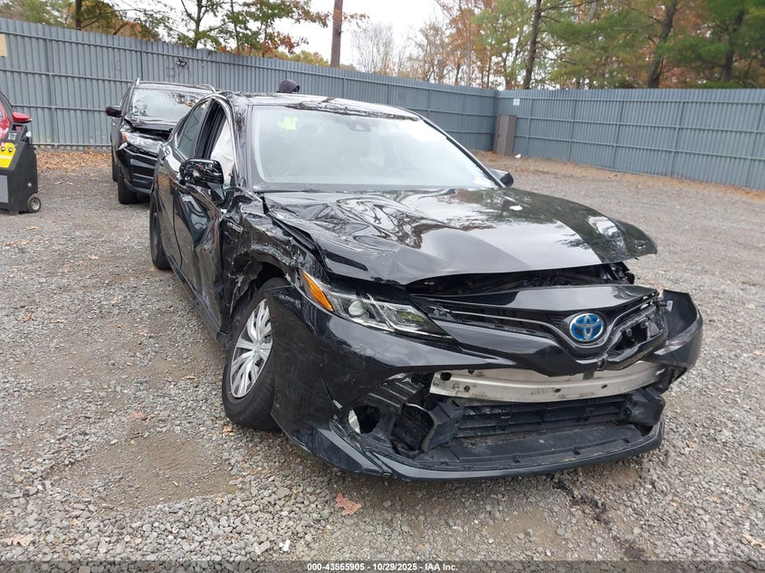 TOYOTA CAMRY HYBRID LE