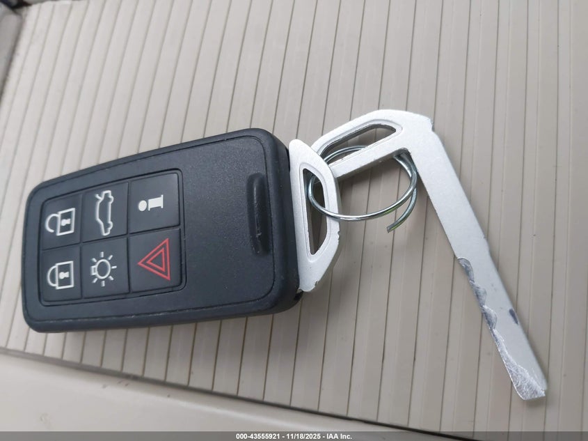 2014 Volvo S60 T5 VIN: YV1612FS6E2277494 Lot: 43555921