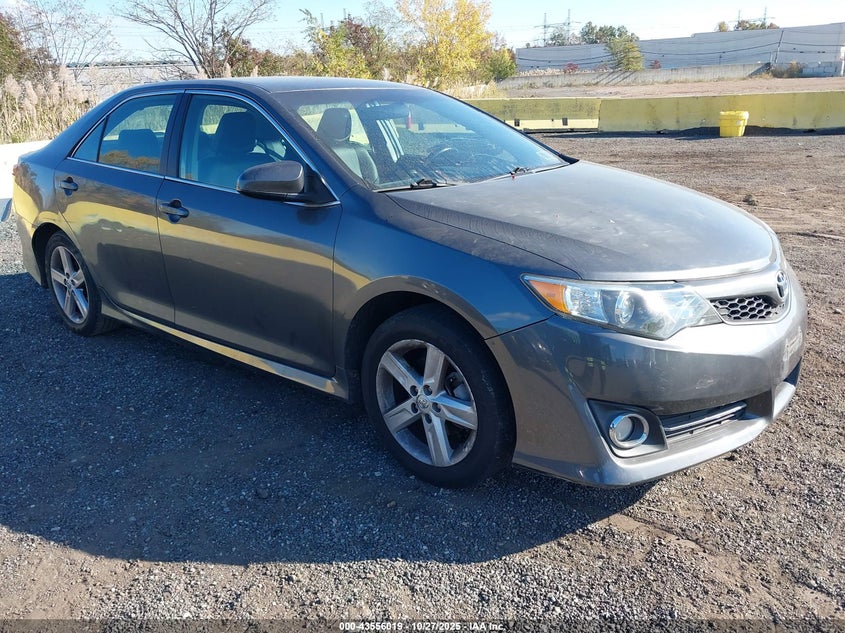 TOYOTA CAMRY SE