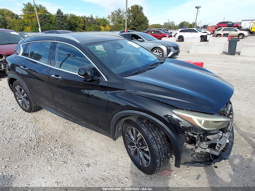 INFINITI QX30 PREMIUM