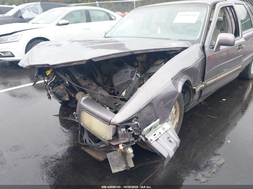 1995 Lincoln Town Car Signature/Spinnaker VIN: 1LNLM82W4SY754004 Lot: 43556143