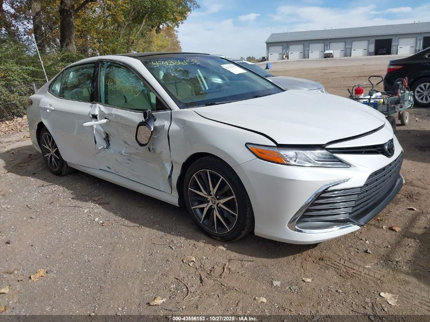 TOYOTA CAMRY XLE
