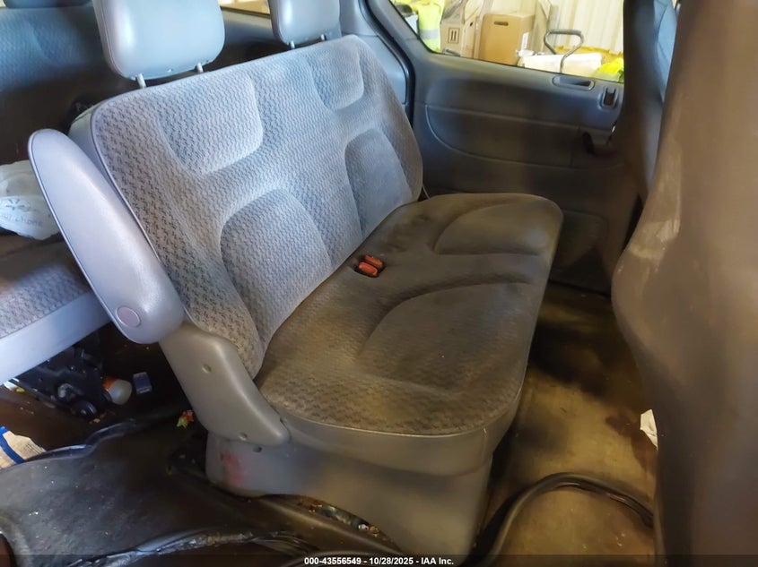 2000 Dodge Caravan VIN: 2B4GP25G5YR774609 Lot: 43556549