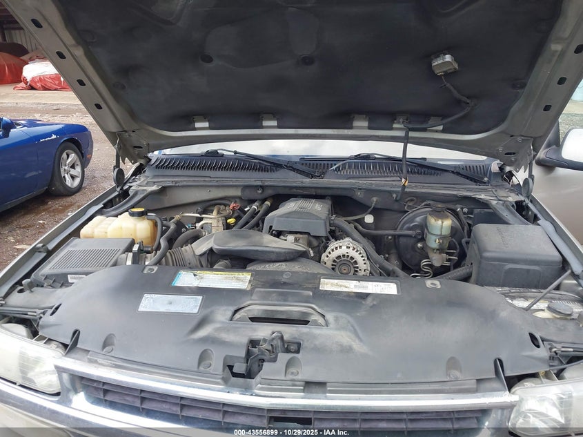 2000 Chevrolet Tahoe C1500 VIN: 1GNEC13TXYJ172235 Lot: 43556899