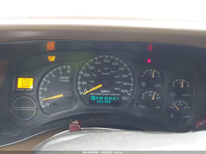 2000 Chevrolet Tahoe C1500 VIN: 1GNEC13TXYJ172235 Lot: 43556899