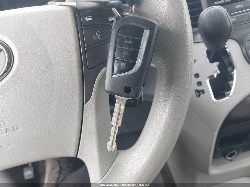 5TDKK3DC7ES457885 2014 TOYOTA SIENNA photo no. 11