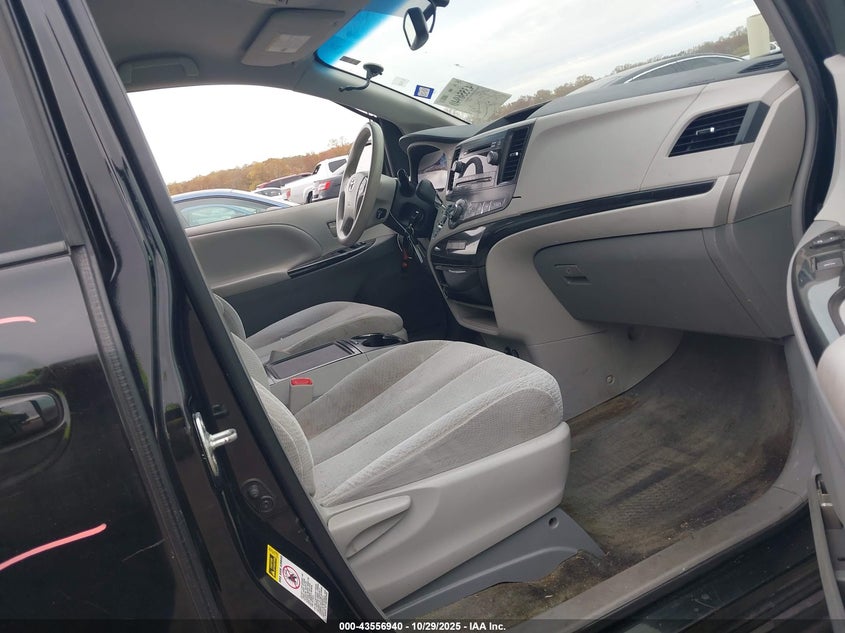 5TDKK3DC7ES457885 2014 TOYOTA SIENNA photo no. 5