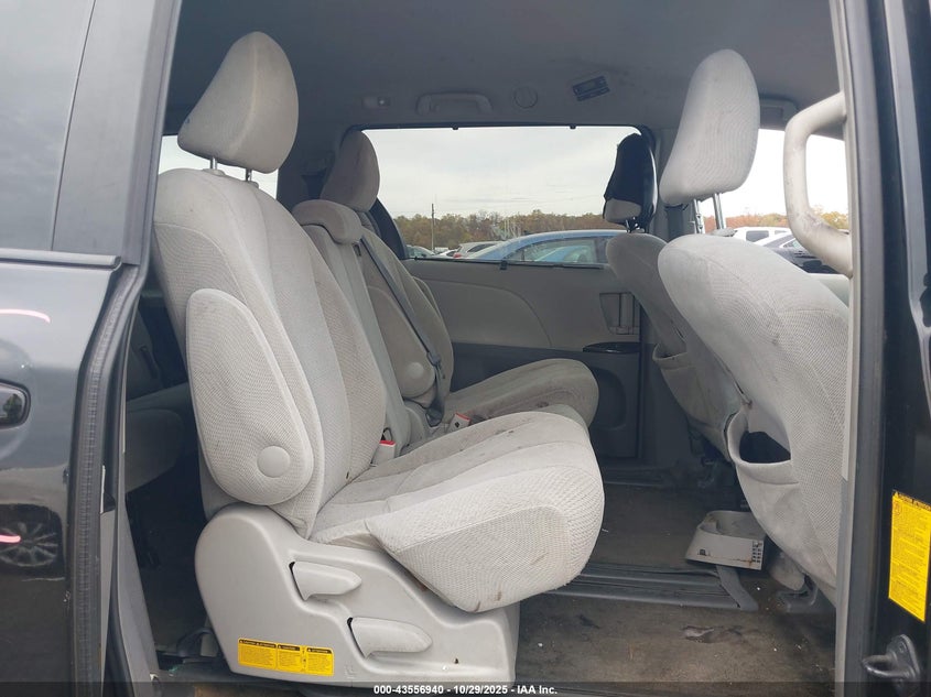 5TDKK3DC7ES457885 2014 TOYOTA SIENNA photo no. 8