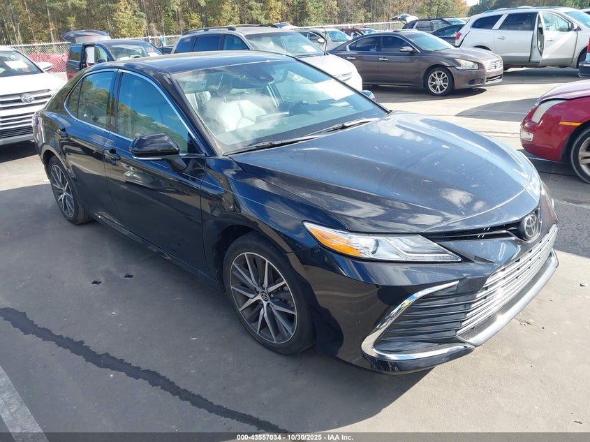 TOYOTA CAMRY XLE