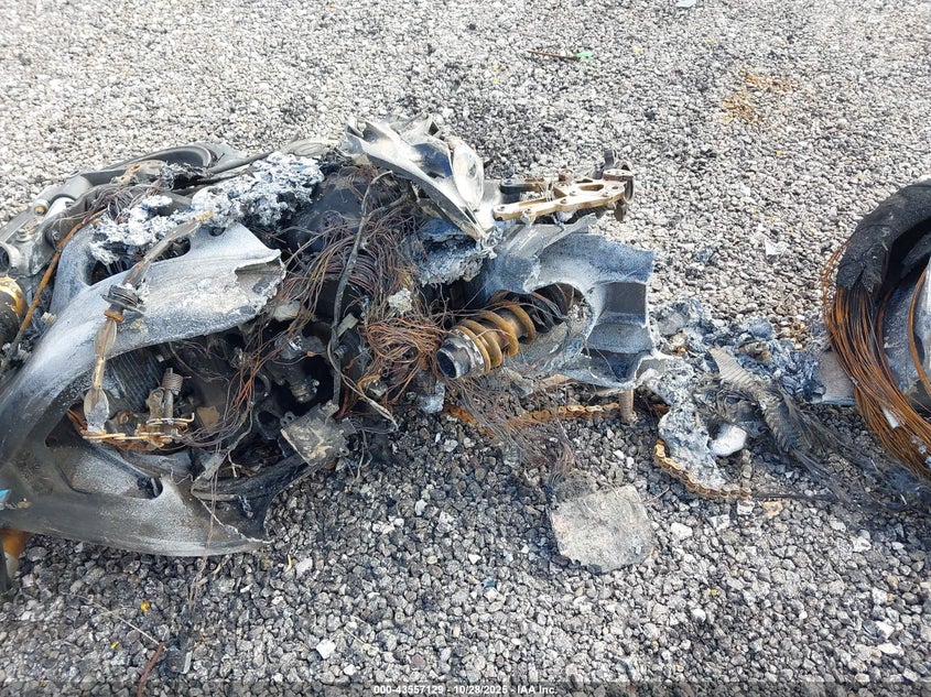 2007 Yamaha Yzfr6 L VIN: JYARJ12E37A014137 Lot: 43557129