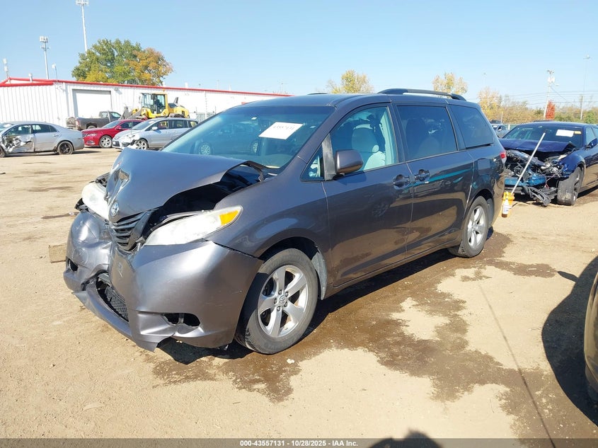 5TDKK3DC2DS351133 2013 TOYOTA SIENNA photo no. 2