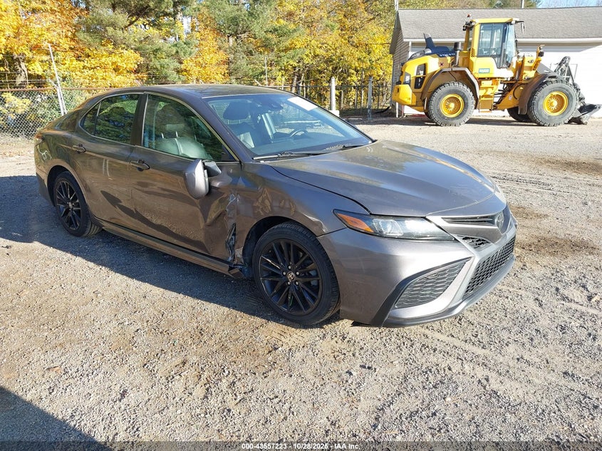 TOYOTA CAMRY SE