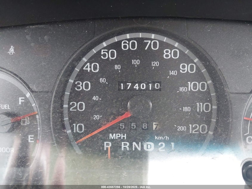 2004 Ford Crown Victoria Lx VIN: 2FAHP74W74X156121 Lot: 43557256