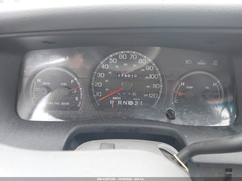 2004 Ford Crown Victoria Lx VIN: 2FAHP74W74X156121 Lot: 43557256