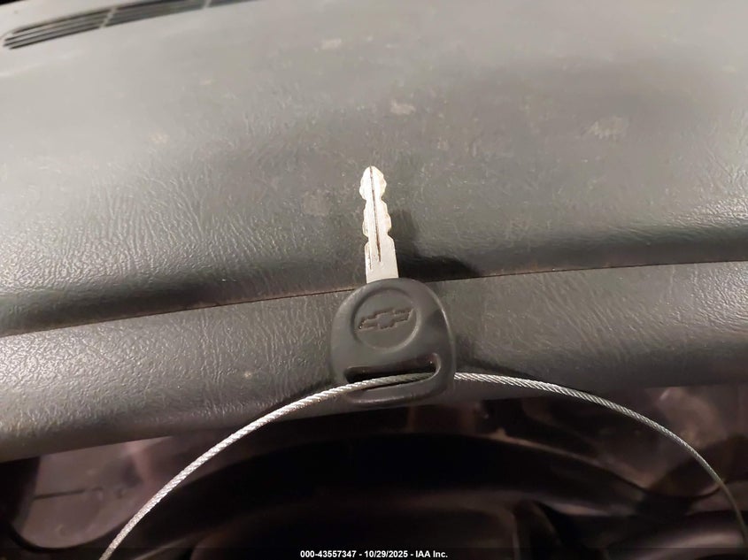 2002 Chevrolet Avalanche 1500 VIN: 3GNEK13T62G108706 Lot: 43557347