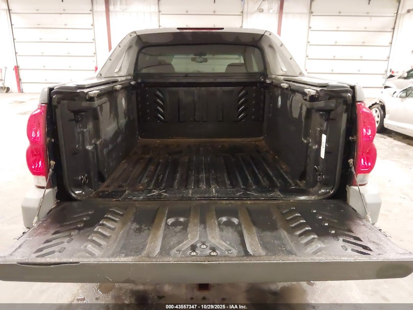 2002 Chevrolet Avalanche 1500 VIN: 3GNEK13T62G108706 Lot: 43557347