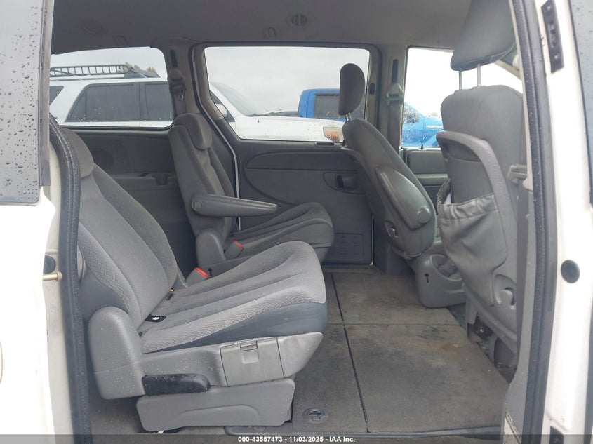 2005 Chrysler Town & Country Lx VIN: 2C4GP44R65R401642 Lot: 43557473