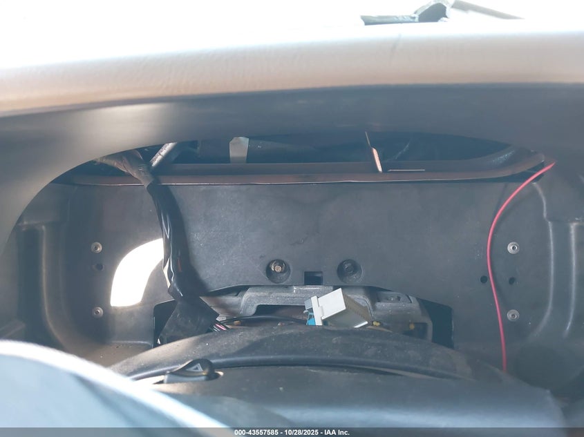 2003 Chevrolet Tahoe Lt VIN: 1GNEC13ZX3R270180 Lot: 43557585