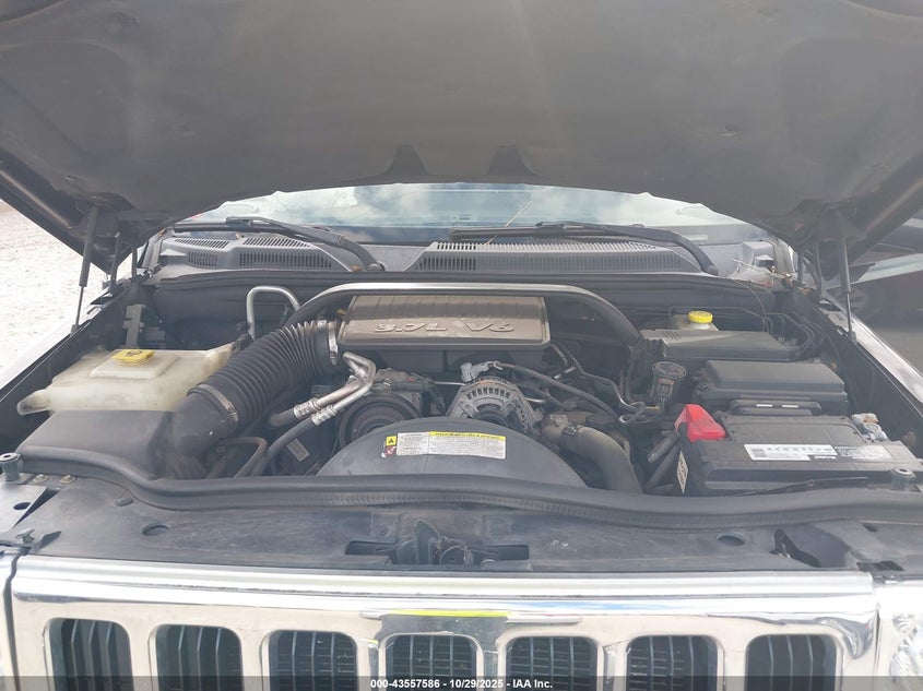 2008 Jeep Commander Sport VIN: 1J8HH48K38C141897 Lot: 43557586