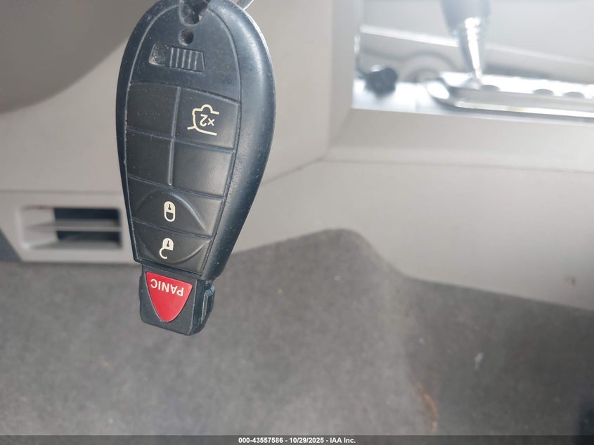 2008 Jeep Commander Sport VIN: 1J8HH48K38C141897 Lot: 43557586