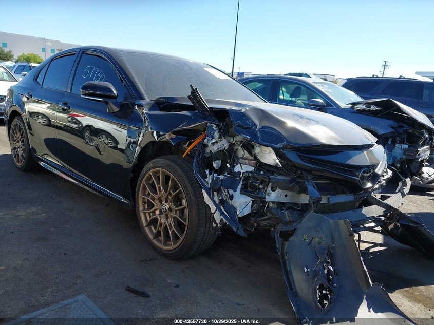 TOYOTA CAMRY SE NIGHTSHADE