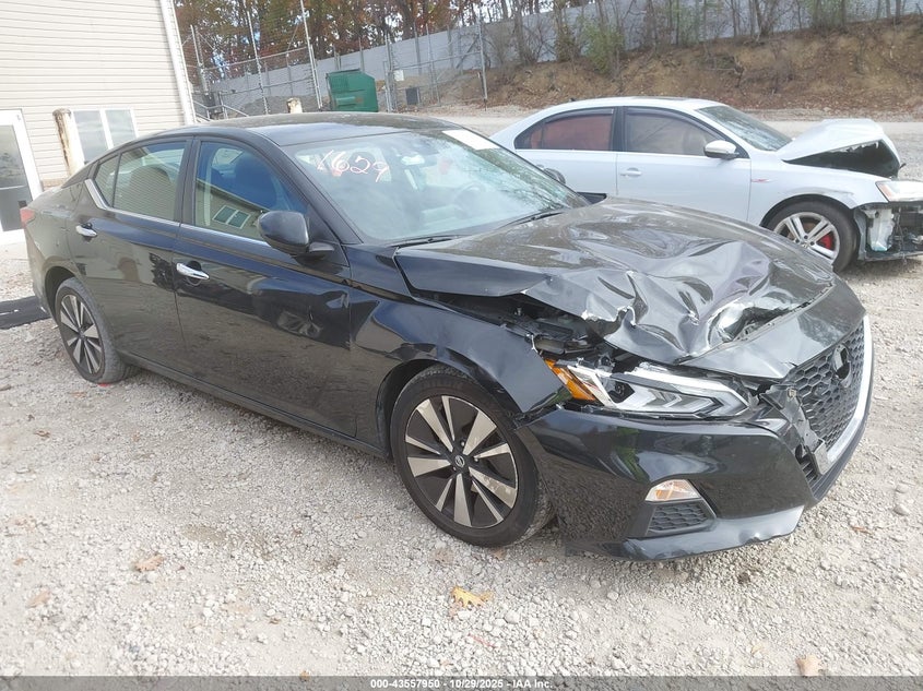 NISSAN ALTIMA SV FWD