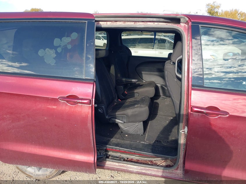 2020 Chrysler Pacifica Touring VIN: 2C4RC1FG0LR116365 Lot: 43558021