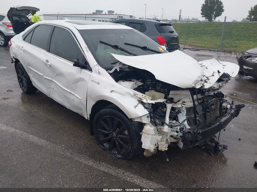 TOYOTA CAMRY HYBRID XLE